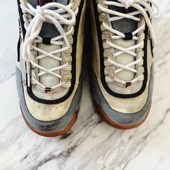 FILA x Urban Outfitters Exclusive Distressed Disruptor 2 Chunky Sneaker - Picture 6 of 15